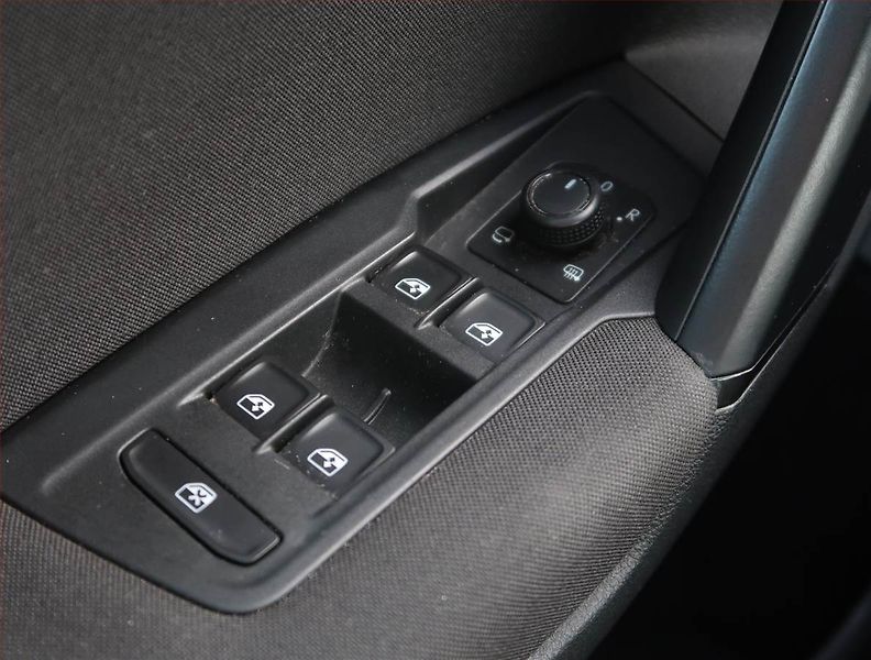 Volkswagen Tiguan (2019) Comfortline 2.0 TDI, 4X4 - fotka 16 z 22