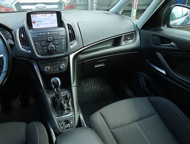 Opel Zafira (2013) 2.0 CDTI, Navi, Tempomat - fotka 8 z 15