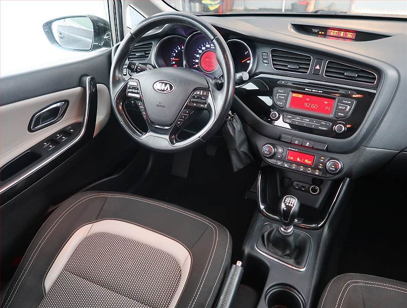 Kia Ceed (2012) 1.6 CRDi, Serv.kniha, Tempomat - fotka 7 z 19