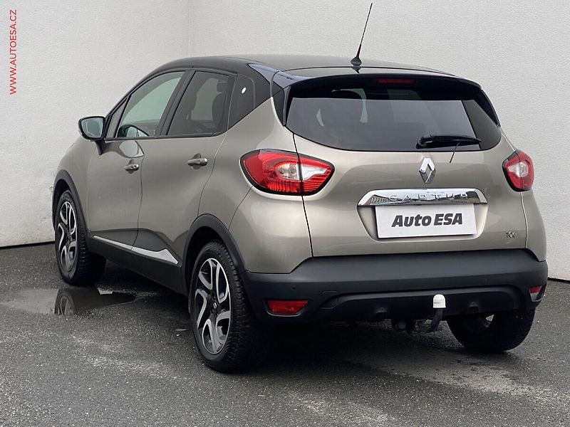 Renault Captur (2015) 1.2 TCe, Intense, AT, TZ - fotka 6 z 18