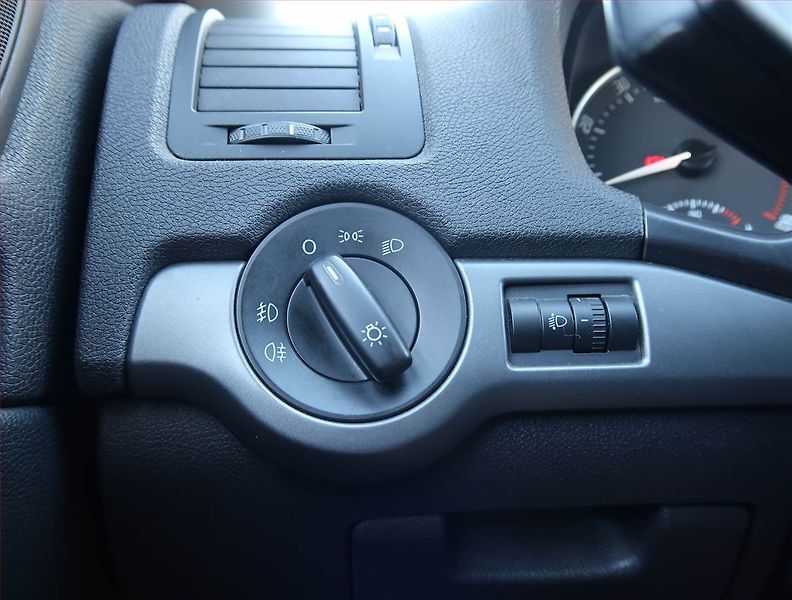 Škoda Octavia (2012) 1.2 TSI, ČR,1.maj - fotka 15 z 17