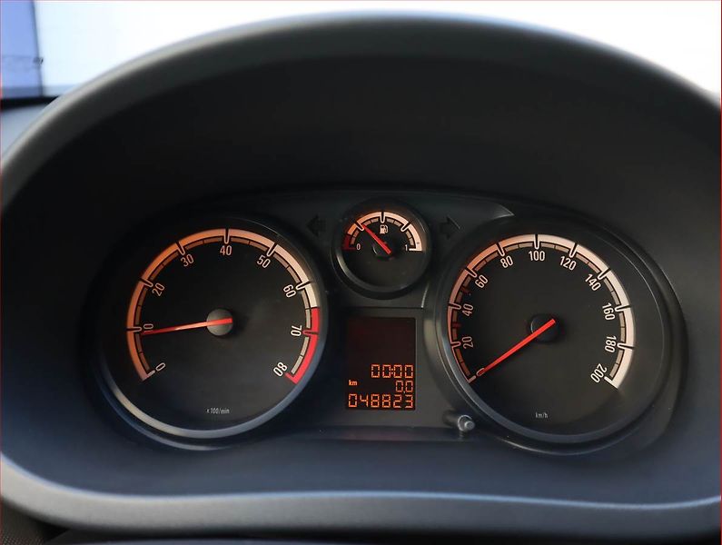 Opel Corsa (2013) 1.0, Tempomat - fotka 11 z 16