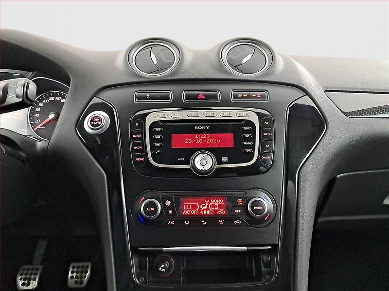 Ford Mondeo (2011) 2.2 TDCi, Xenony, Tempomat - fotka 12 z 18