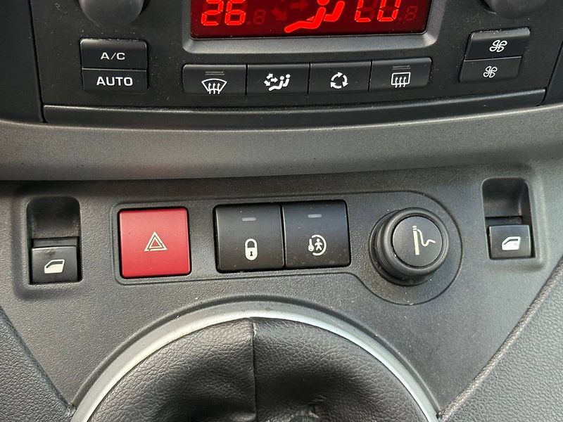 Peugeot Partner (2017) 1.6 HDI 88 kW Allure - fotka 15 z 22