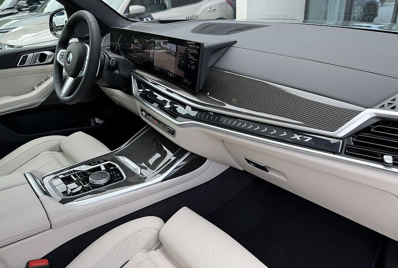 BMW X7 xDrive 40d - fotka 21 z 24