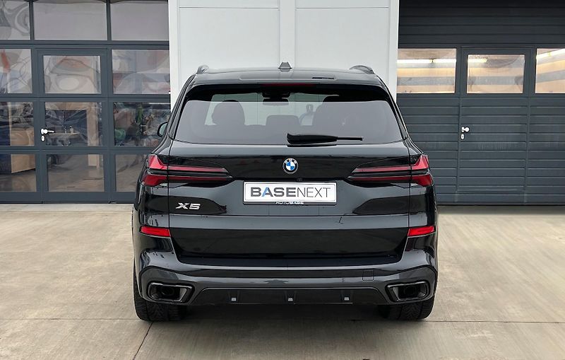 BMW X5 xDrive 30d M-Sport - fotka 5 z 33