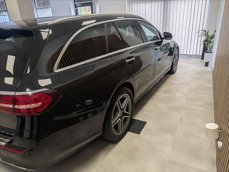Mercedes-Benz Třídy E E300 DE EQ POWER 225 KW AMG - fotka 11 z 41