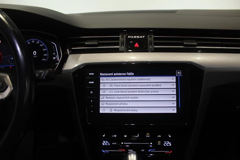 Volkswagen Passat (2021) 2.0TDI DSG Display LED - fotka 32 z 34