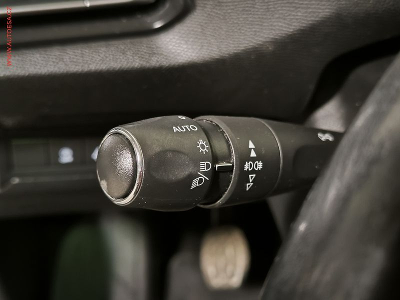Peugeot 308 (2018) 1.2PT, Allure, navi - fotka 16 z 17