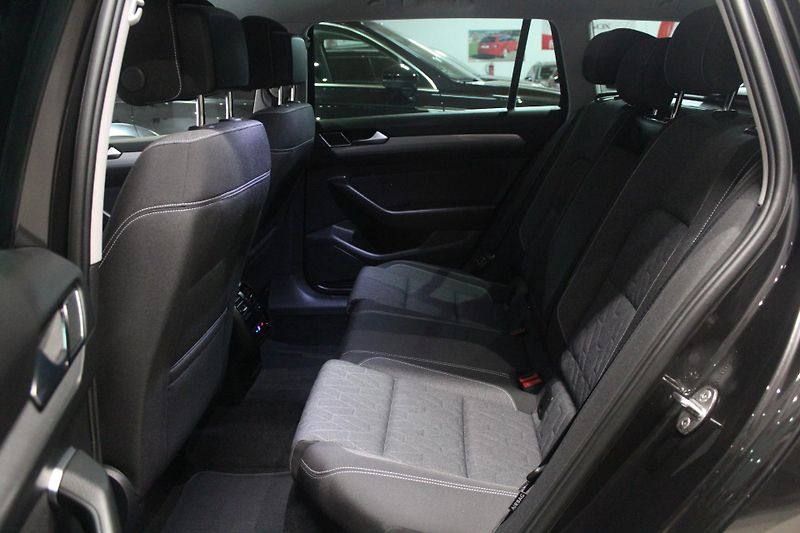 Volkswagen Passat (2023) 110kW, Tažné, Nezávislé topení - fotka 8 z 26