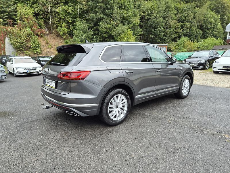Volkswagen Touareg 3,0TDi 170kw 4x4 DSG TZ 19ALU - fotka 5 z 43