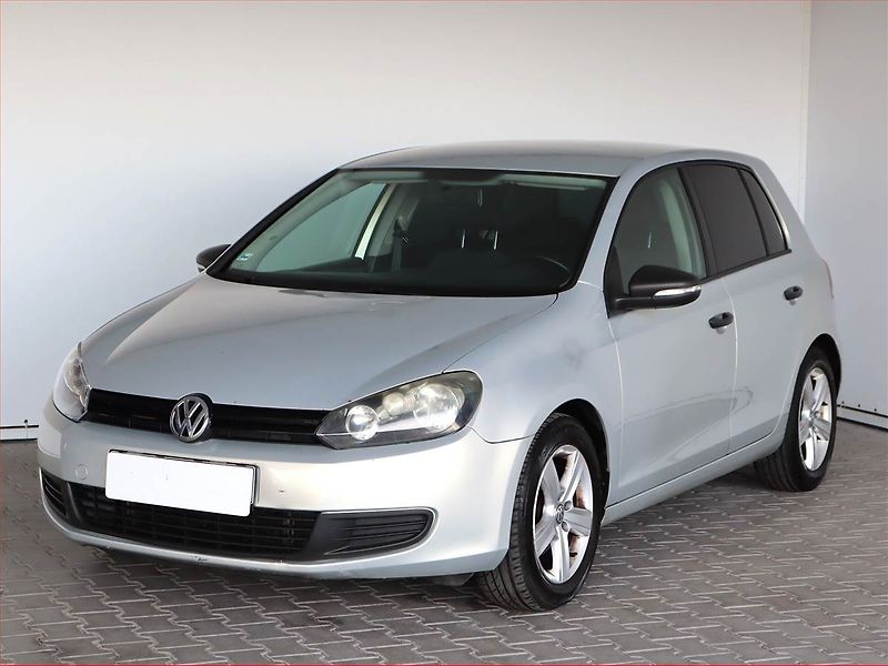 Volkswagen Golf (2011) 1.6 TDI, Automat, Tempomat - fotka 2 z 16
