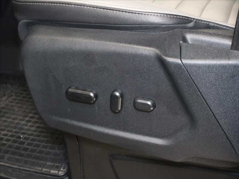 Ford Tourneo Custom 2,0 TDCi Titanum X 8-míst ČR - fotka 20 z 22
