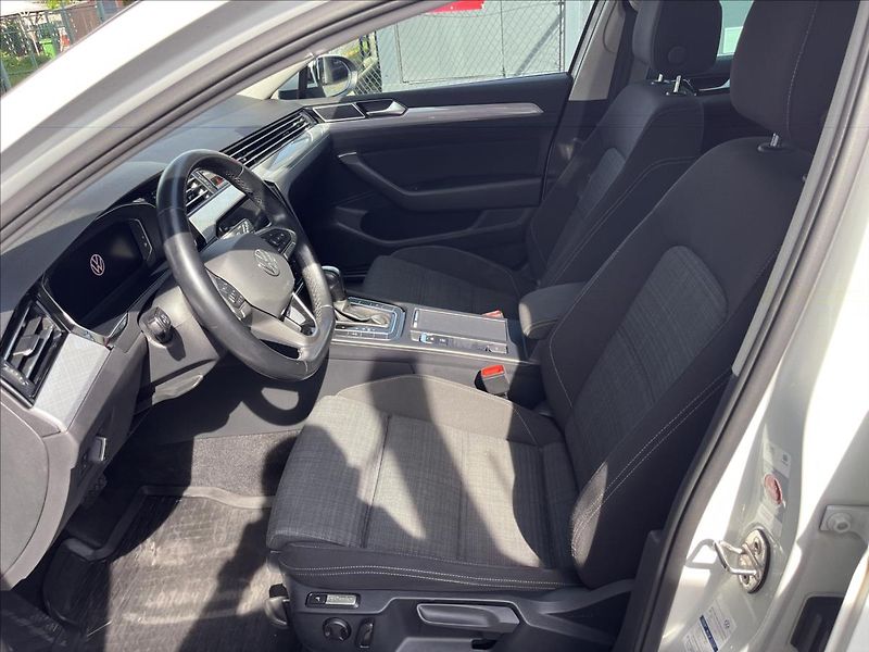 Volkswagen Passat 2,0 TDi DSG DPH  Webasto,Kamer - fotka 11 z 50