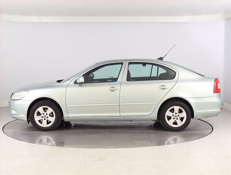 Škoda Octavia (2010) Ambiente 1.6 TDI, Serv.kniha - fotka 3 z 17