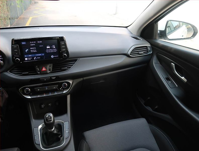 Hyundai i30 (2023) Komfort 1.0 T-GDI, ČR,1.maj - fotka 8 z 22