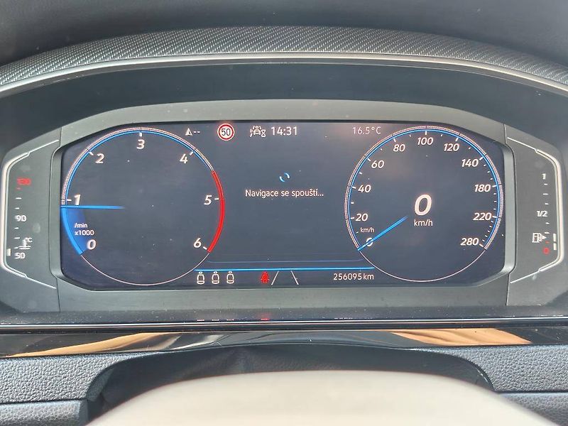 Volkswagen Arteon R-Line 6G 2,0TDI - fotka 12 z 23