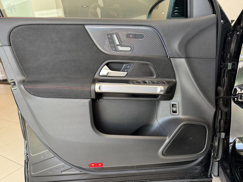 Mercedes-Benz GLB (2024) 200d 4M/AMGPREMIUMPLUS/HUD/360 - fotka 9 z 20