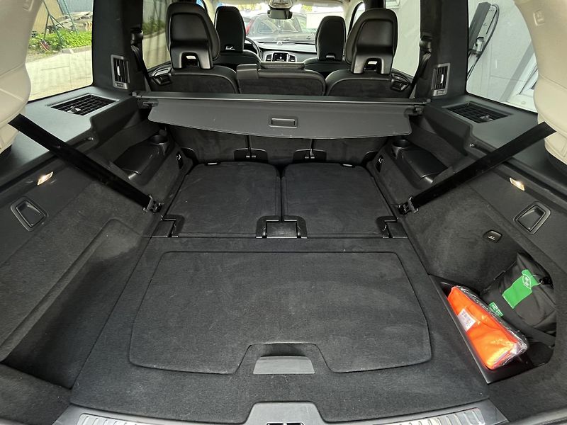 Volvo XC90 T8 AWD ULT B&W VENT VZDUCH 7M* - fotka 31 z 55