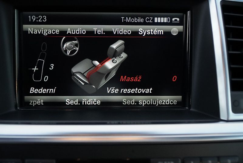 Mercedes-Benz Třídy M 350 CDi 4MATIC AMG - fotka 33 z 45