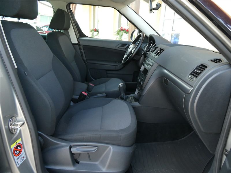 Škoda Yeti 2,0 TDi 81kW 4x4,2x kola,závěs - fotka 20 z 42