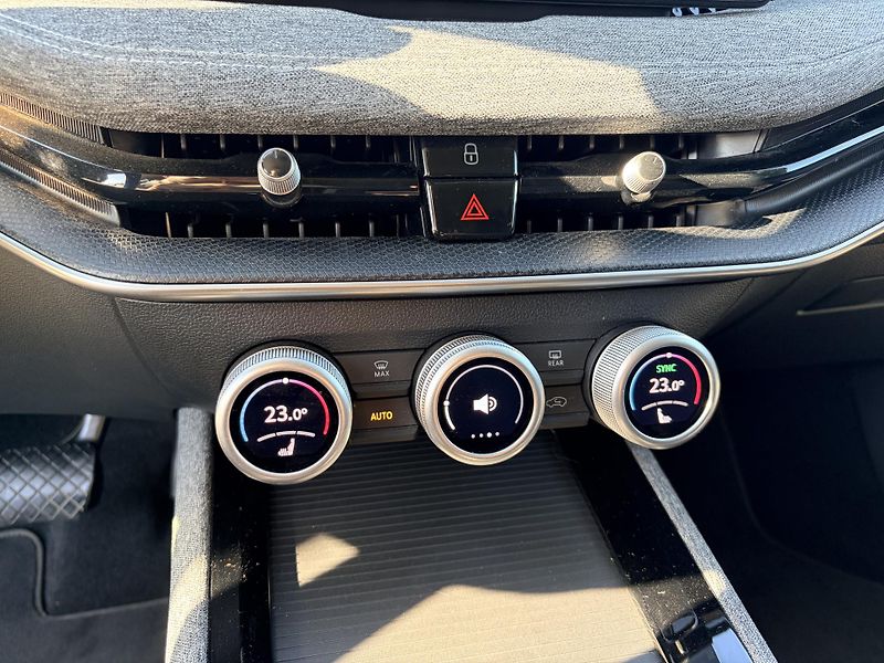 Škoda Superb SELECTION 2.0TDI 110KW DSG LED - fotka 32 z 68