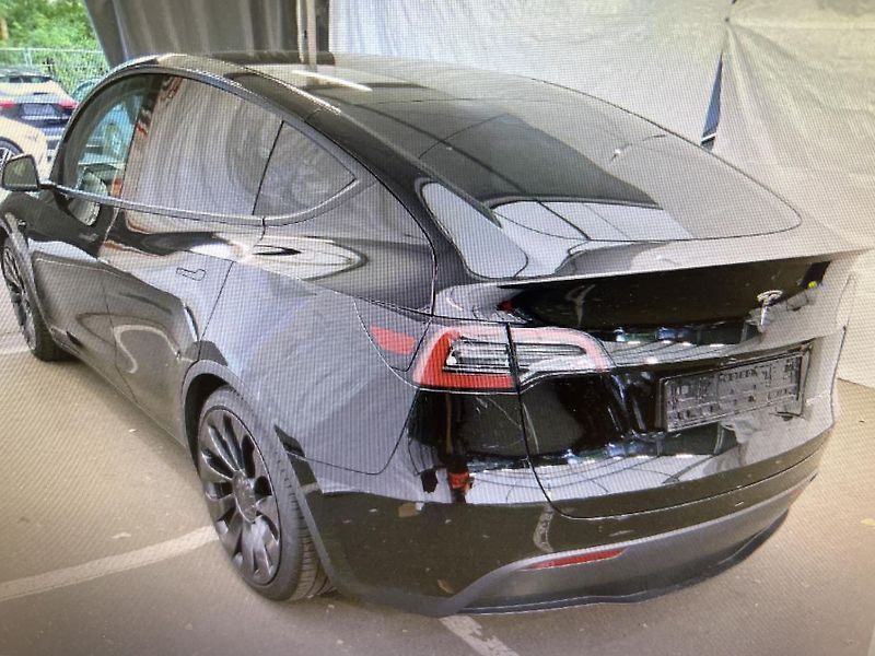 Tesla Model Y PERFORMANCE 393kw 21ALU TZ - fotka 3 z 7