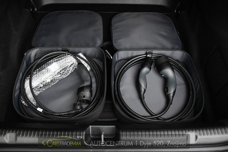 Mercedes-Benz EQE 350 4MATIC - fotka 50 z 56