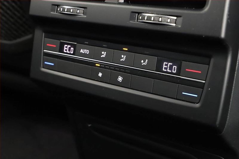 Volkswagen Touareg (2019) 3.0 TDI, NAVI,VZDUCH,CZ - fotka 17 z 30
