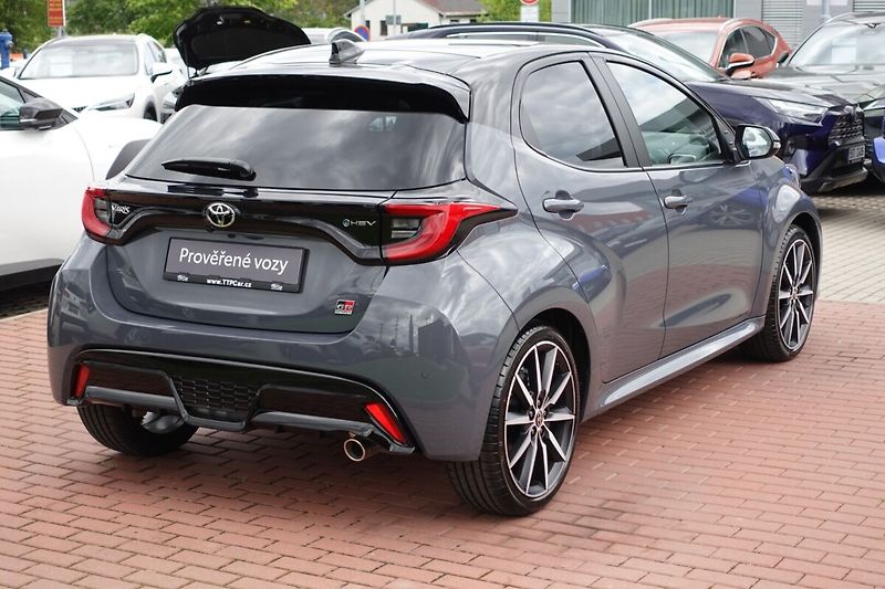 Toyota Yaris 1,5 HEV GR SPORT VIP Skyview - fotka 4 z 35