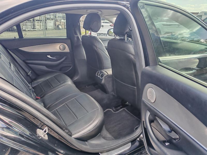 Mercedes-Benz Třídy E (2018) E 200d / poškozen motor - fotka 17 z 23
