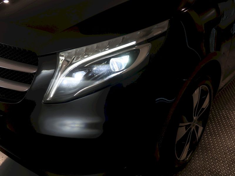 Mercedes-Benz Třídy V (2020) 300d L EXCLUSIVE WEBASTO BURME - fotka 10 z 39