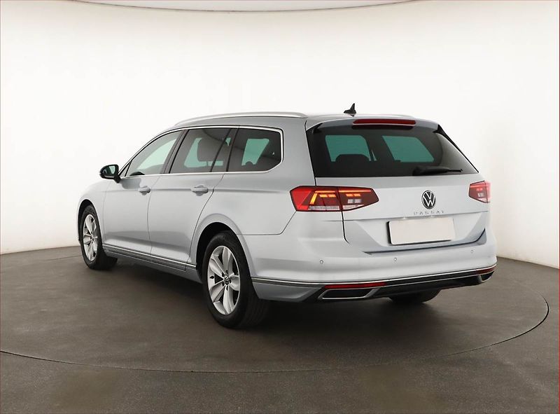 Volkswagen Passat (2023) Elegance 2.0 TDI - fotka 4 z 20