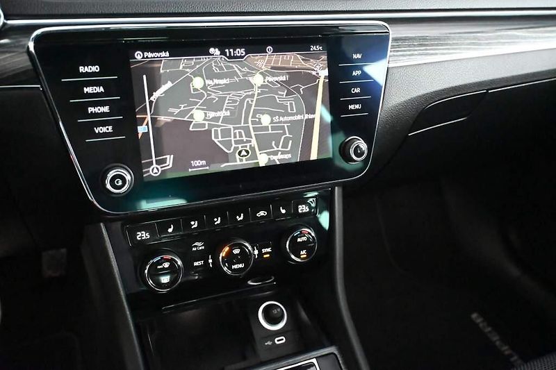 Škoda Superb (2023) 2.0 DSG STYLE Matrix LED VIRTU - fotka 15 z 38