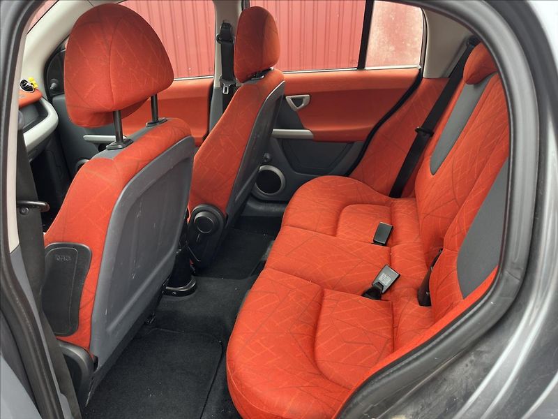 Smart Forfour 1,3 i AUTOMAT PANORAMA KLIMA - fotka 13 z 35