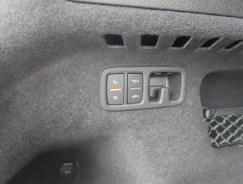Audi Q8 (2025) 50 TDI, Vzduch, Softclose - fotka 21 z 22