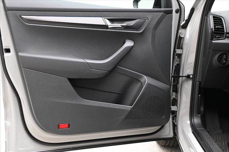 Škoda Karoq 2,0 TDI 110kW DSG 4x4 Sportlin - fotka 25 z 31