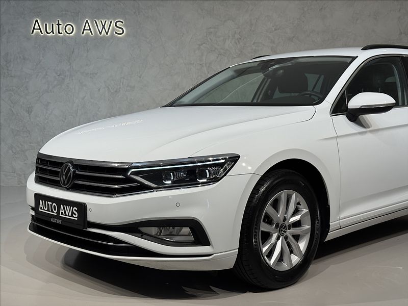 Volkswagen Passat 2,0 TDi  DSG Business IQ Light - fotka 4 z 43