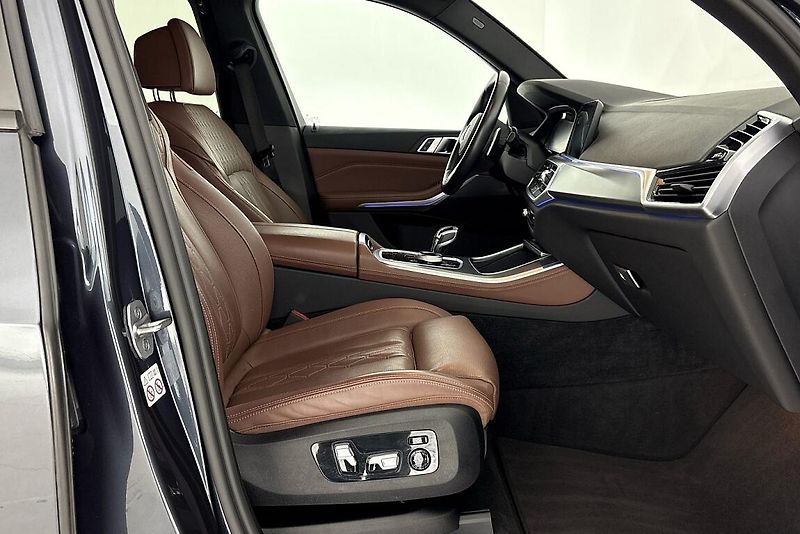 BMW X5 xDrive40i - fotka 14 z 27