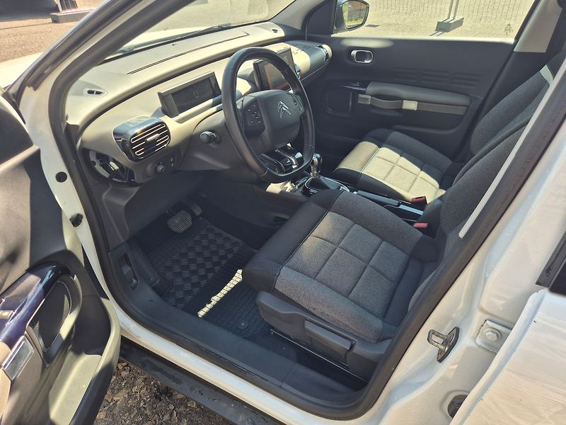 Citroën C4 Cactus 1.2 81kW Shine - AUTOMAT - fotka 9 z 26
