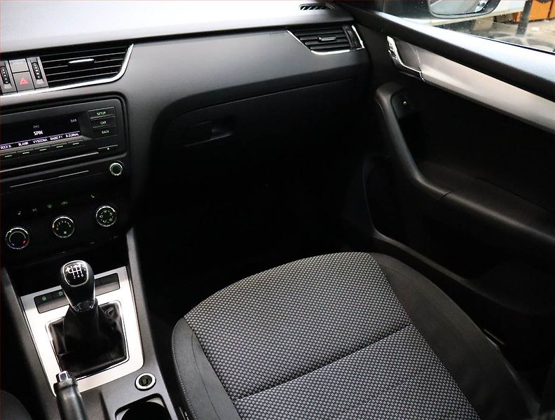 Škoda Octavia (2013) Ambition 1.2 TSI, Serv.kniha - fotka 8 z 17