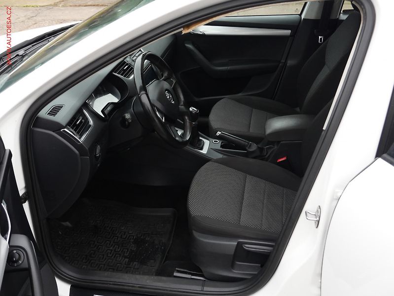 Škoda Octavia (2015) 2.0 TDi, ČR, Ambition - fotka 9 z 20