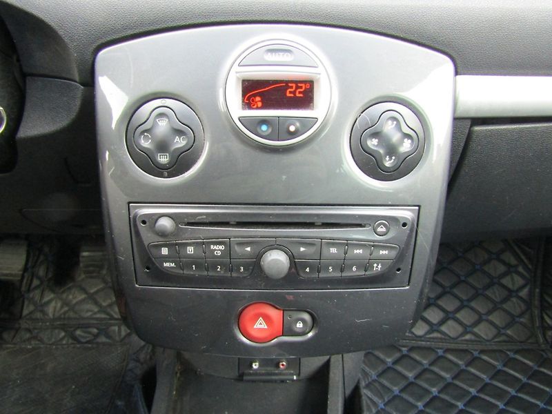 Renault Clio (2013) 1.2i 55kW  ZIMNÍ PNEU - fotka 31 z 34