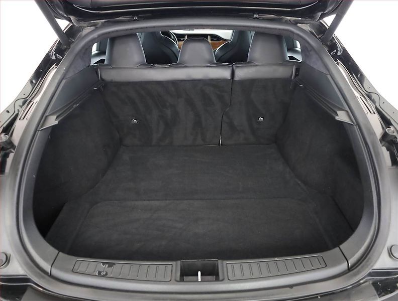 Tesla Model S (2019) Standard Range, SoH 88% - fotka 21 z 22