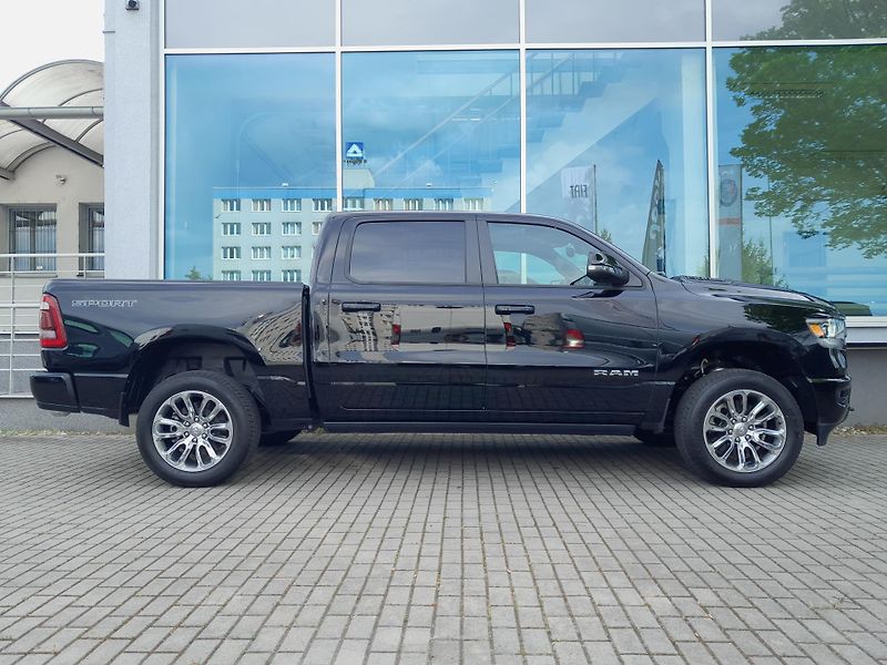 Dodge RAM (2024) 1500, 5.7 V8  Laramie - fotka 5 z 43