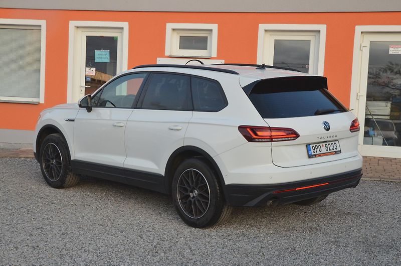 Volkswagen Touareg (2020) 3.0 TDi 200kW 4x4 / ČR / TAŽNÉ - fotka 4 z 44