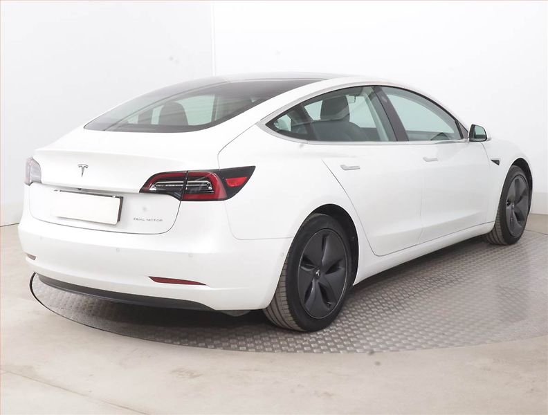Tesla Model 3 (2019) Long Range 4WD 78kWh, SoH 85% - fotka 5 z 22