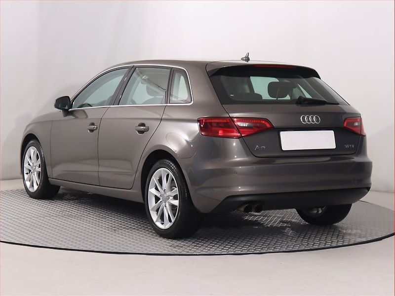 Audi A3 (2016) 1.4 TFSI, Automat, Bi-Xenony - fotka 4 z 19
