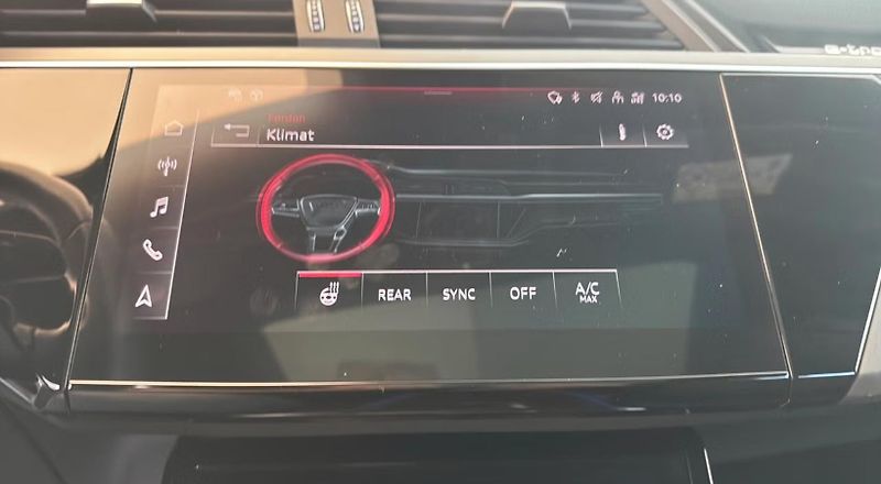 Audi Q8 e-tron SB 50 Q 360k Pano Matrix Tažné - fotka 17 z 21