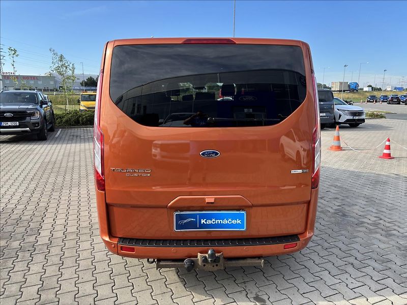 Ford Tourneo Custom 2,0 mHEV 136kW Titanium L2 - fotka 4 z 41